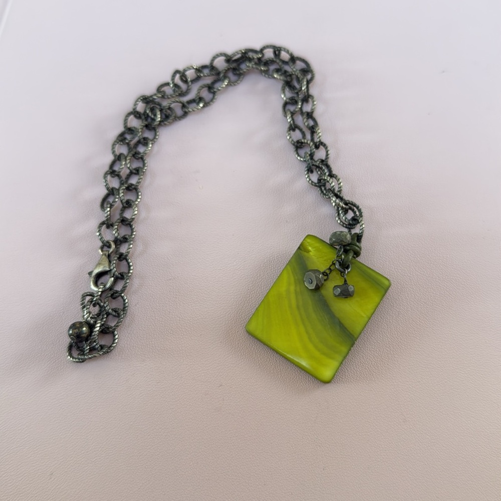 Silpada Green Mother-of-Pearl Pendant Necklace N1133